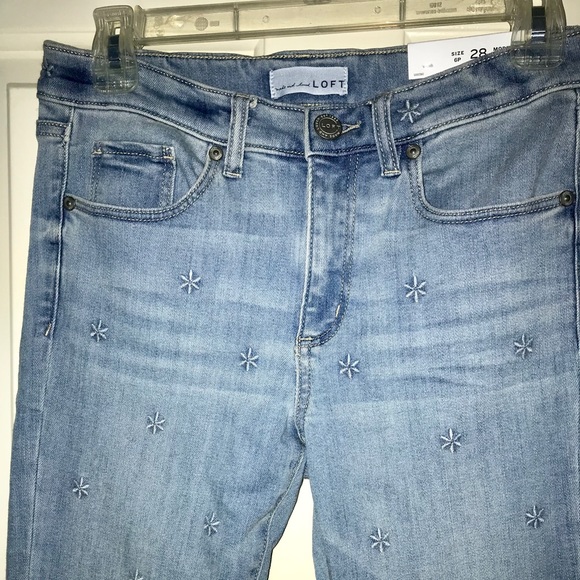 Loft Daisy Flower Embroidered Skinny Jeans - Picture 5 of 8